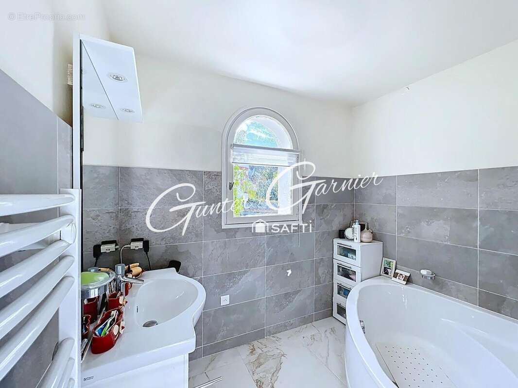 Photo 8 - Maison à LE LUC