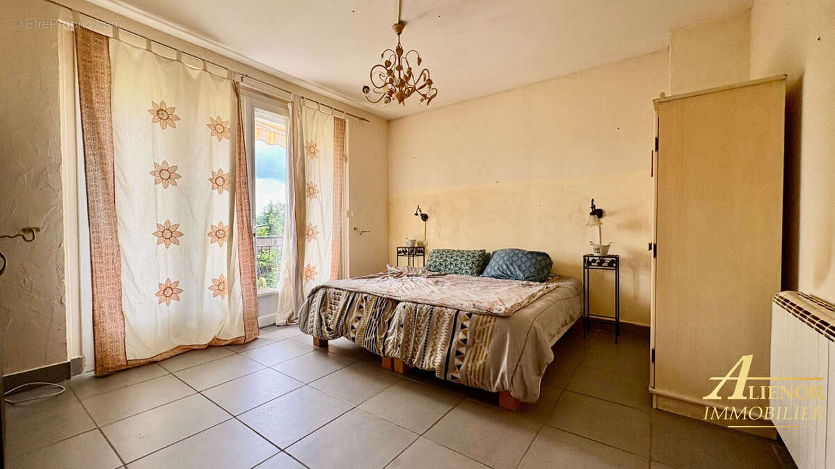 Maison à NEUVIC