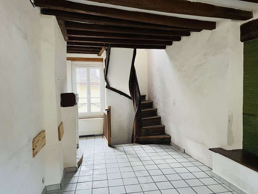 Maison à AILLANT-SUR-THOLON