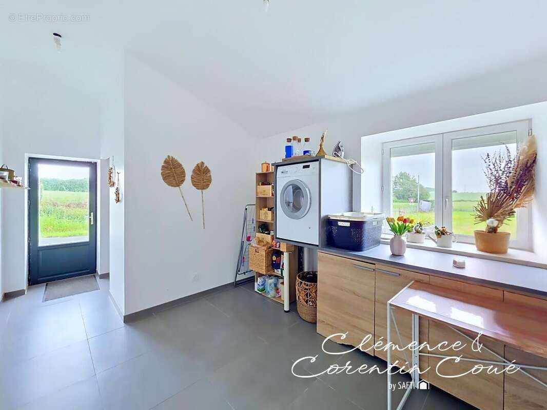 Maison 136 m² à Challain-La-Potherie  - photo 3