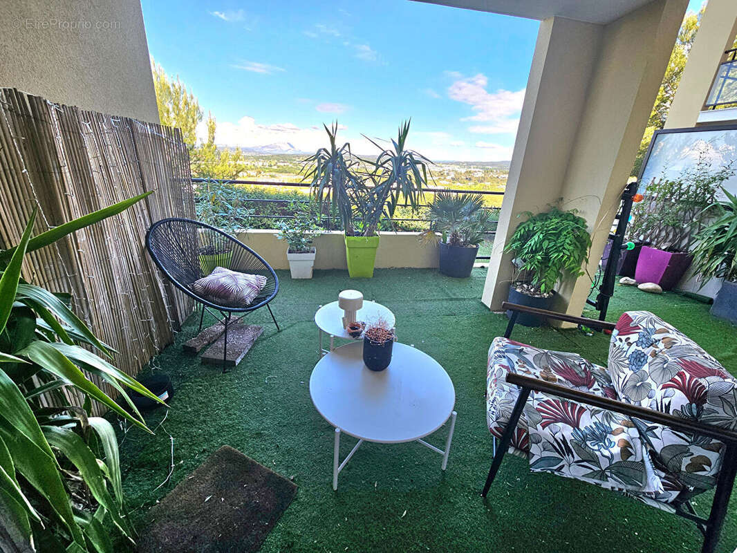 La Duranne - Appartement T3 - Vue dégagée avec terrasse + Parking - photo 2