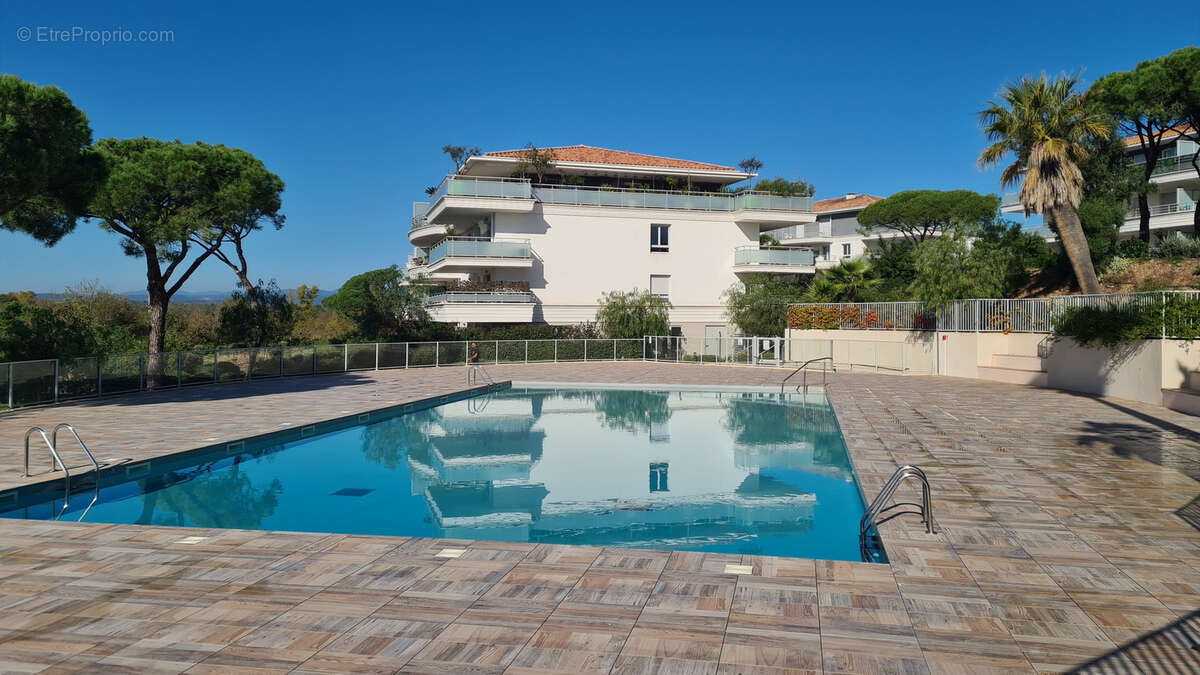 Appartement à PUGET-SUR-ARGENS