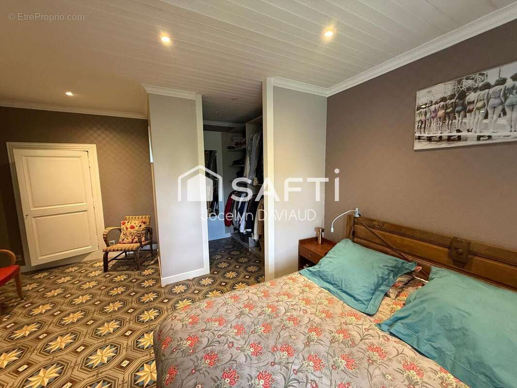 Maison 155 m² à Saint-Sulpice  - photo 8