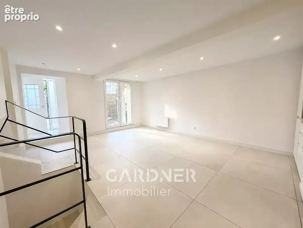 Appartement rez-de-jardin type 4 et 2 stationnements privatifs - photo 5