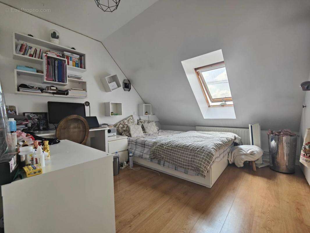 Maison à LES CLAYES-SOUS-BOIS