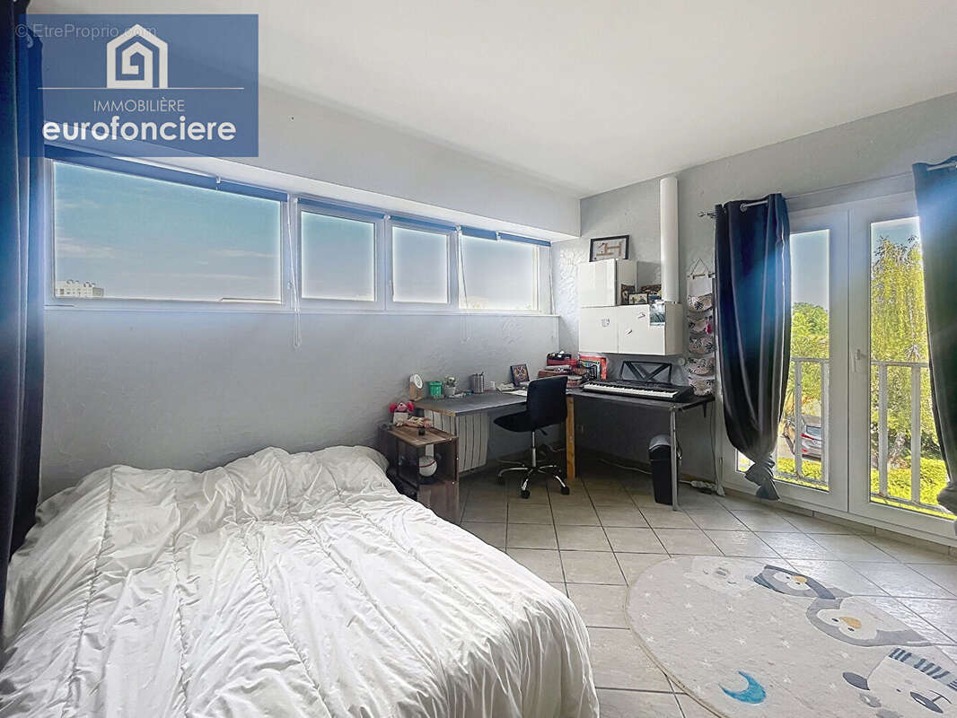 Appartement à SAINT-JULIEN-LES-VILLAS