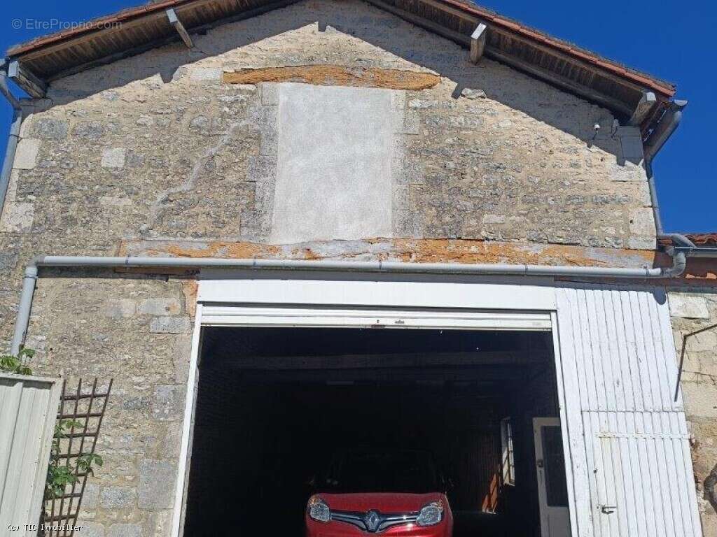 Maison à AUNAC