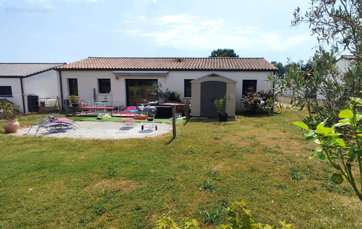Maison à BRIZAMBOURG