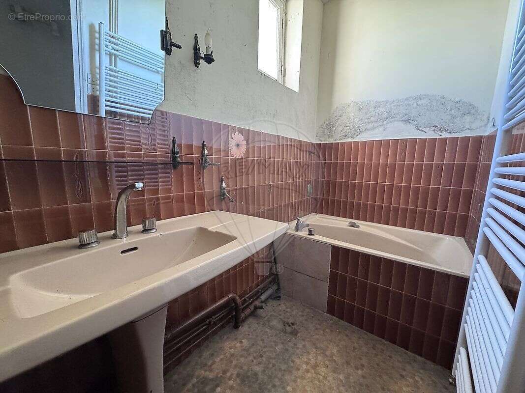 Maison à VARENNES-VAUZELLES