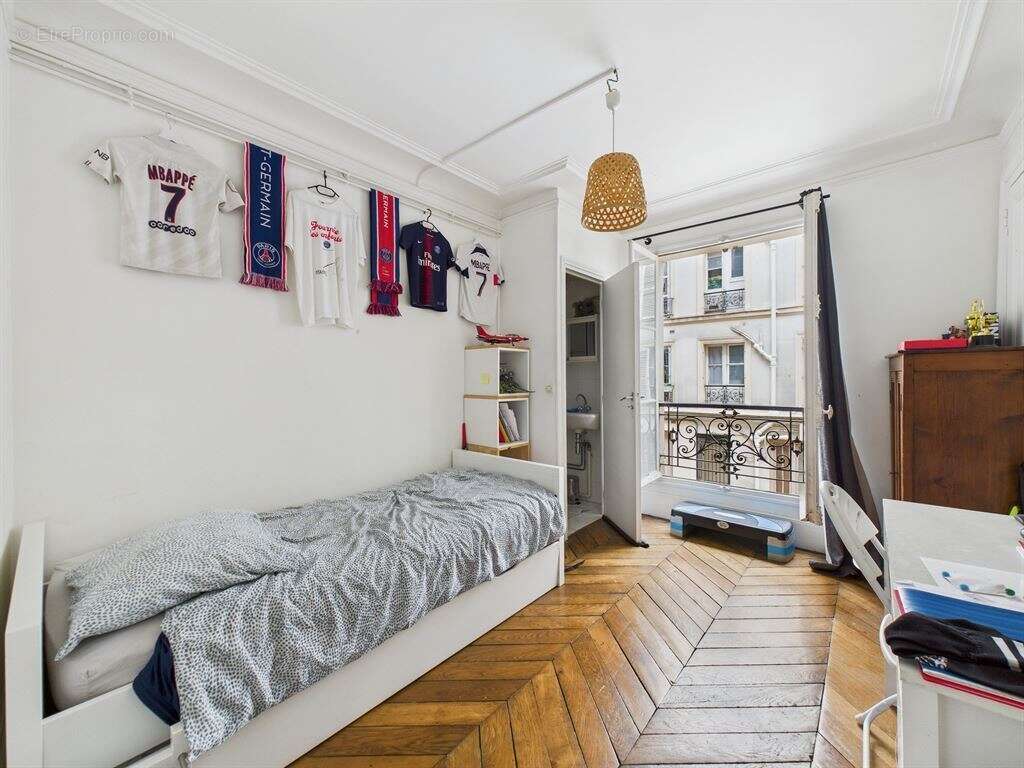 Appartement à PARIS-9E