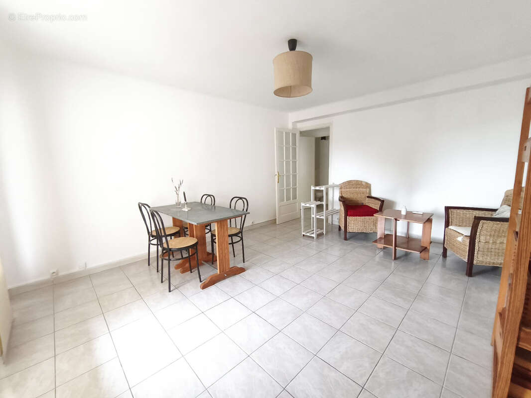 Appartement à SIX-FOURS-LES-PLAGES