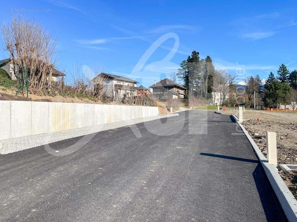 Terrain viabilisé (Lot 3) - Terrain à SAINT-PIERRE-D'ALBIGNY