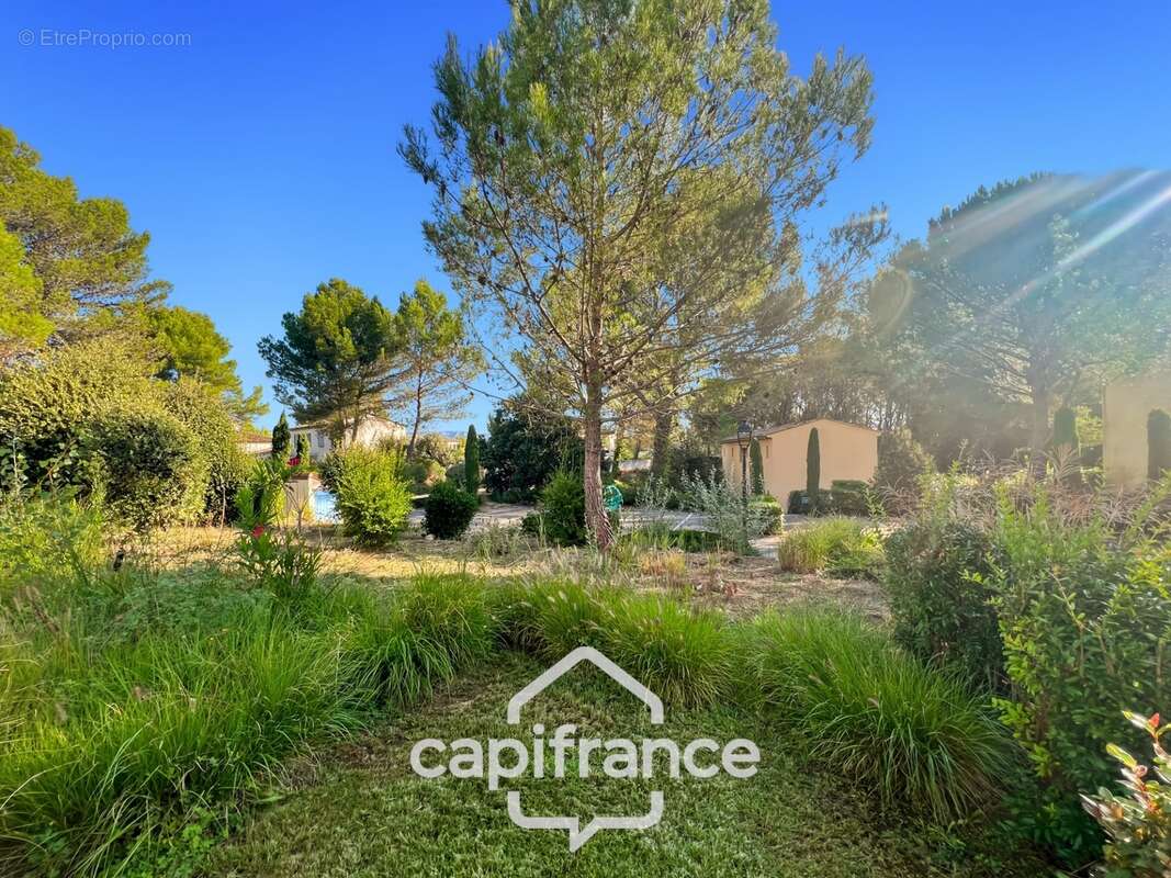 Charmant Bastidon dans le Domaine du Golf de Pont Royal, 45 m2 habitable, ravalé, avec jardin privatif, élevé d'un étage, 2 cham - photo 26