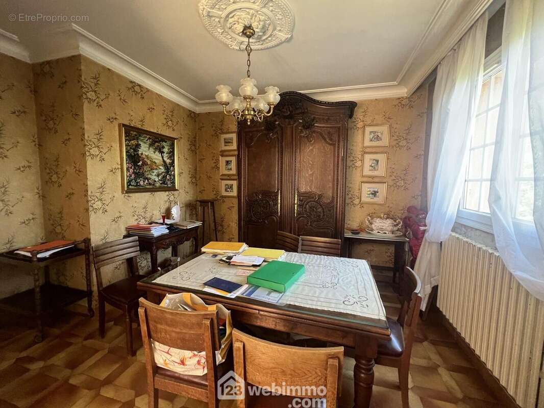 ...Avec sa salle à manger - Maison à SAN-MARTINO-DI-LOTA