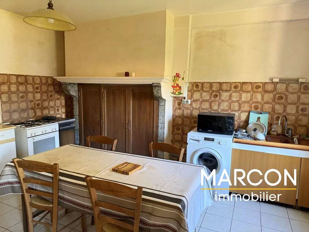 Maison à LA CHAPELLE-TAILLEFERT