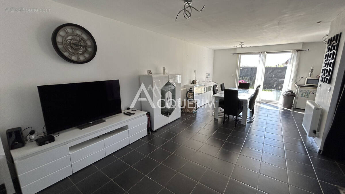 Maison à OSTRICOURT