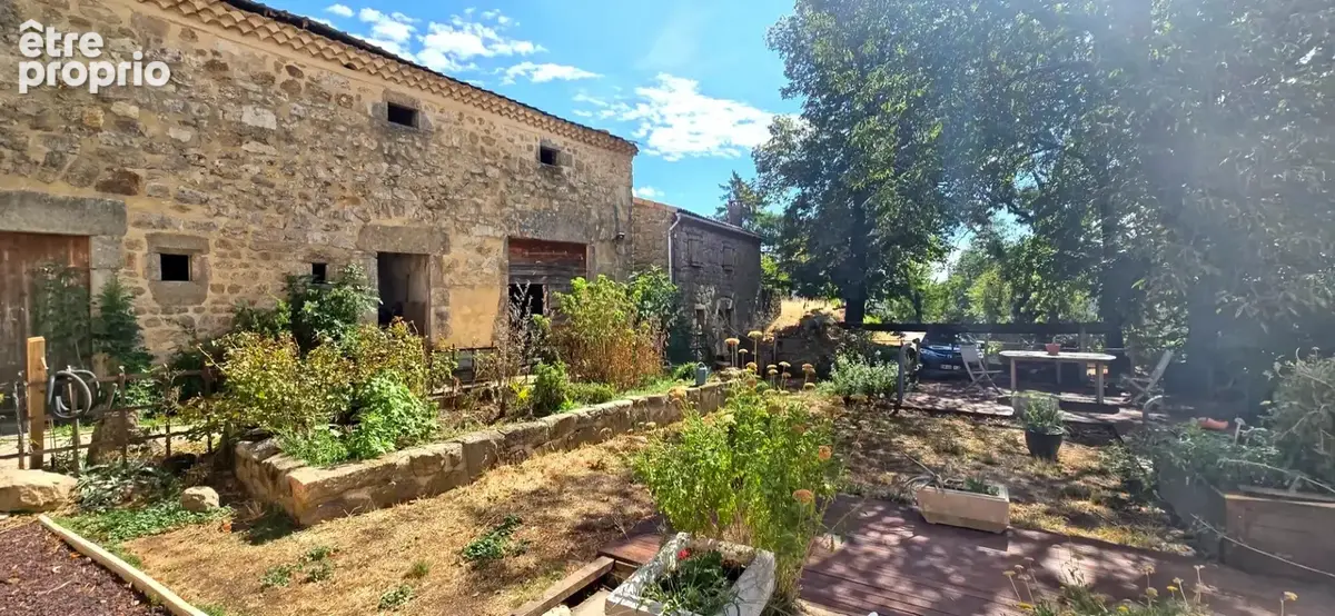 SILHAC   Propriété en pierre de caractère, avec dépendances et plus de 2 hectares de terrains aménagés - photo 10