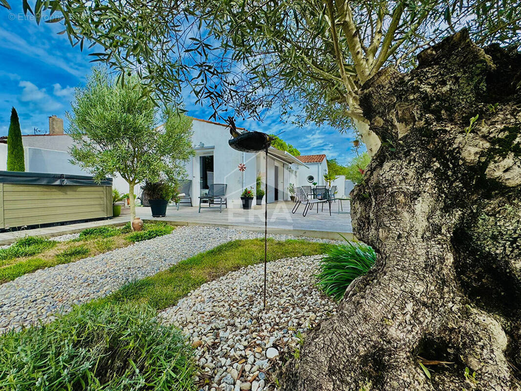 Maison à MORNAC-SUR-SEUDRE