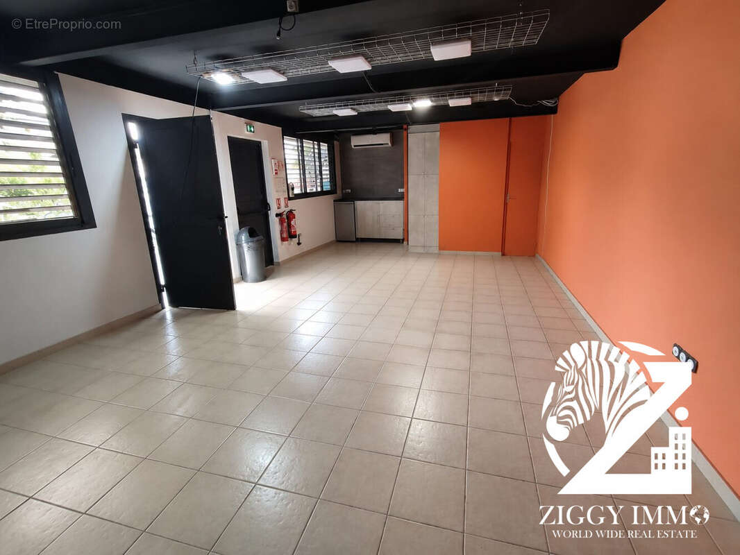 Commerce 173 m² à Baie-Mahault  - photo 6