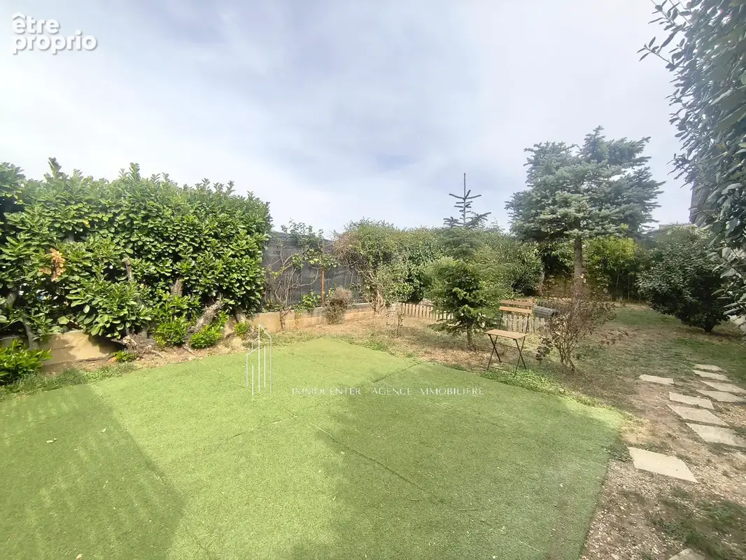 ROMANS-SUR-ISÈRE   Maison familiale avec terrain clos et arboré de 439 m2 - photo 4