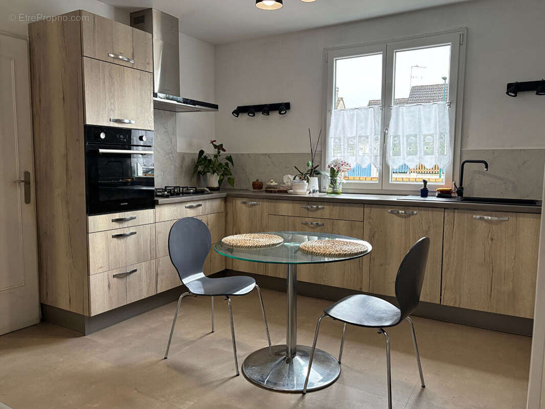 Maison à VILLENEUVE-LES-SABLONS