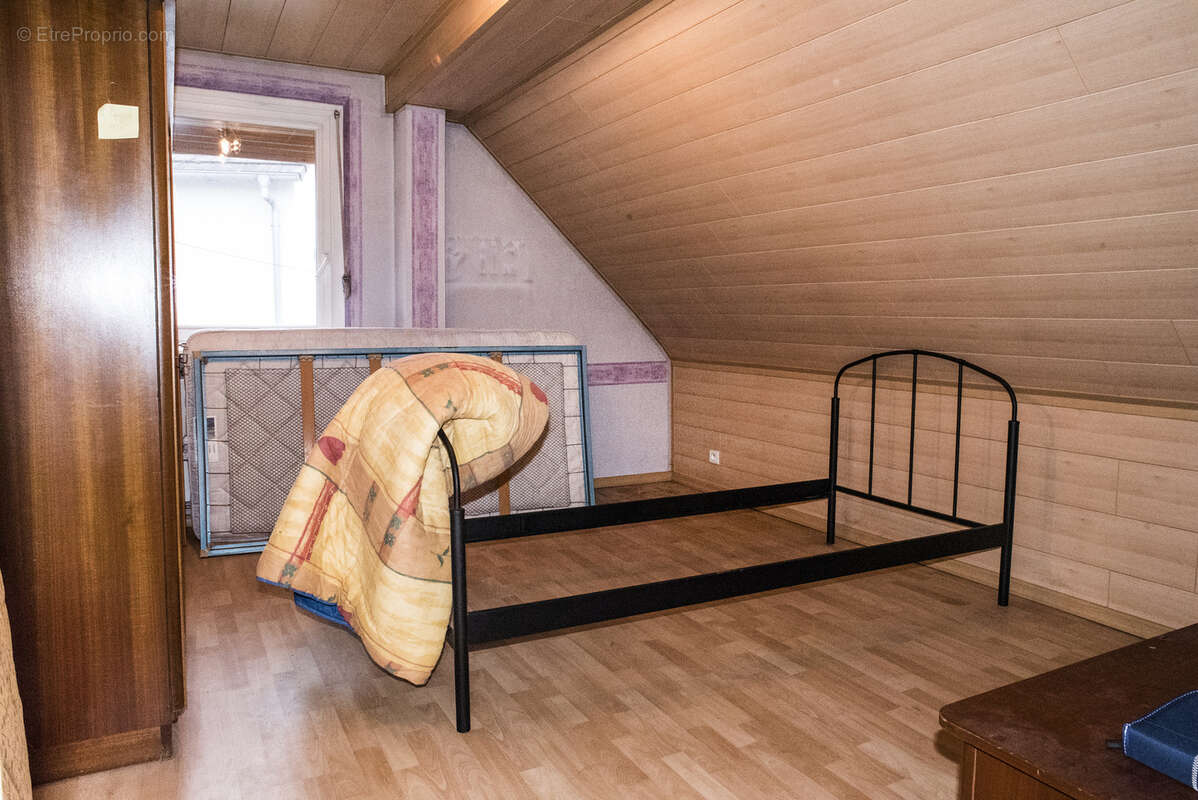 Maison construite en 1948, développant une surface habitable de 131,39 m2, édifiée sur un terrain de 16,88 are - photo 10