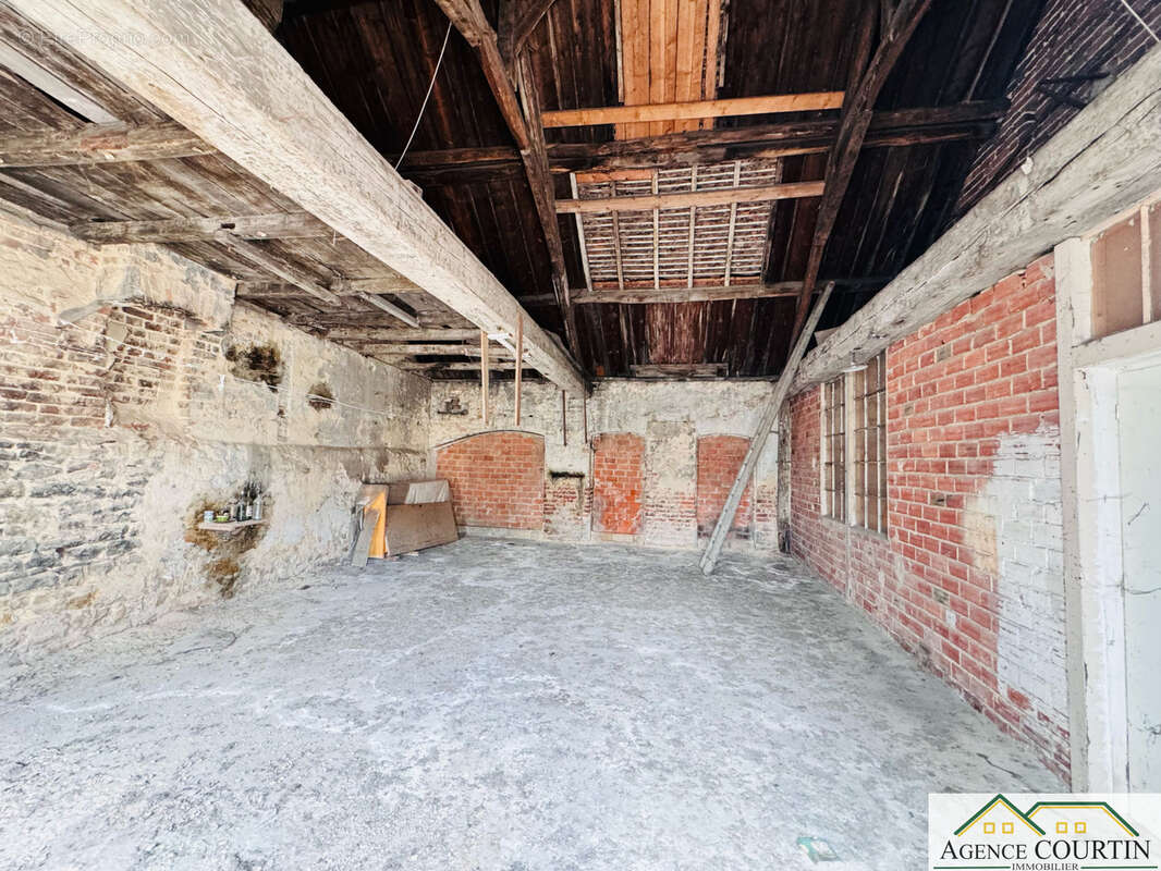 Ensemble immobilier   3 logements existants   Centre-ville de Louhans terrain d'environ 2000 m2 - photo 28