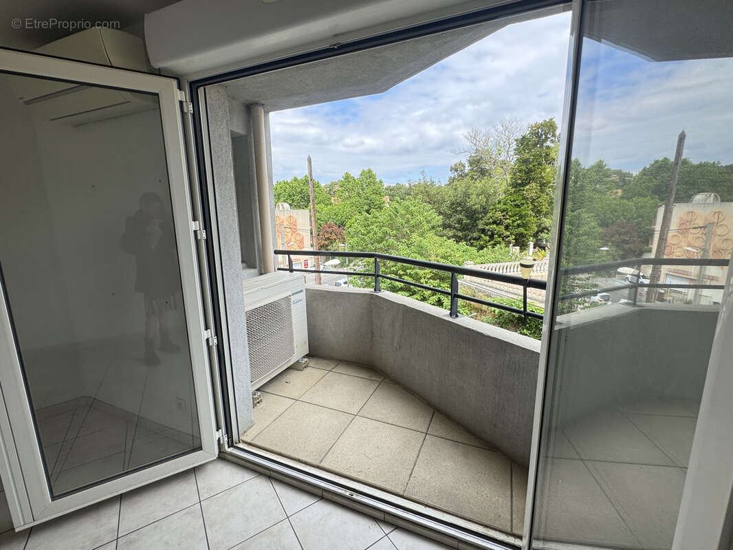 Appartement à MARSEILLE-4E