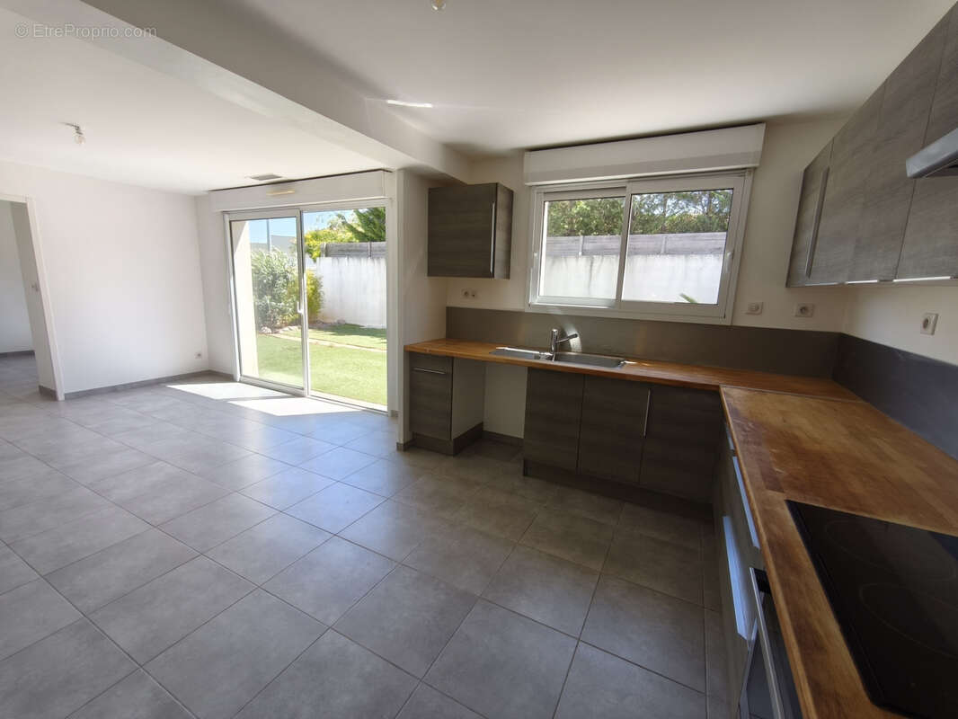 Narbonne - Villa plain  pied de type 4 (construction 2015) avec garage et parking - photo 8