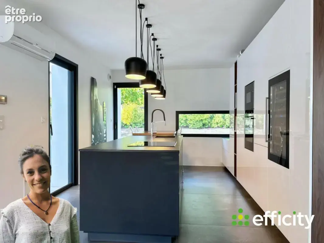 Maison 208 m² à Saint-Just-Saint-Rambert  - photo 9