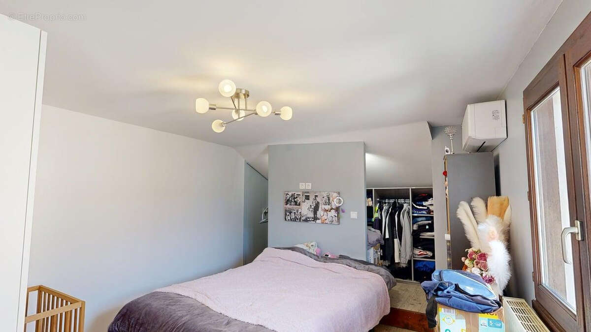 Maison à VEZERONCE-CURTIN