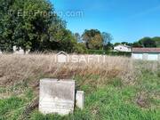 Photo 1 - Terrain à SAINT-CAPRAIS-DE-BLAYE