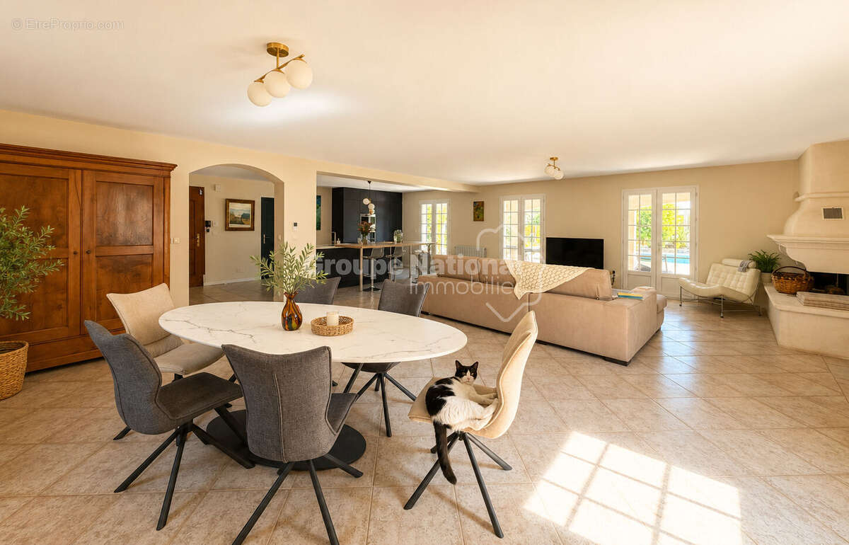 Exclusivité à Ensuès-la-Redonne : Une maison où l'on vit en vacances toute l'année - photo 3