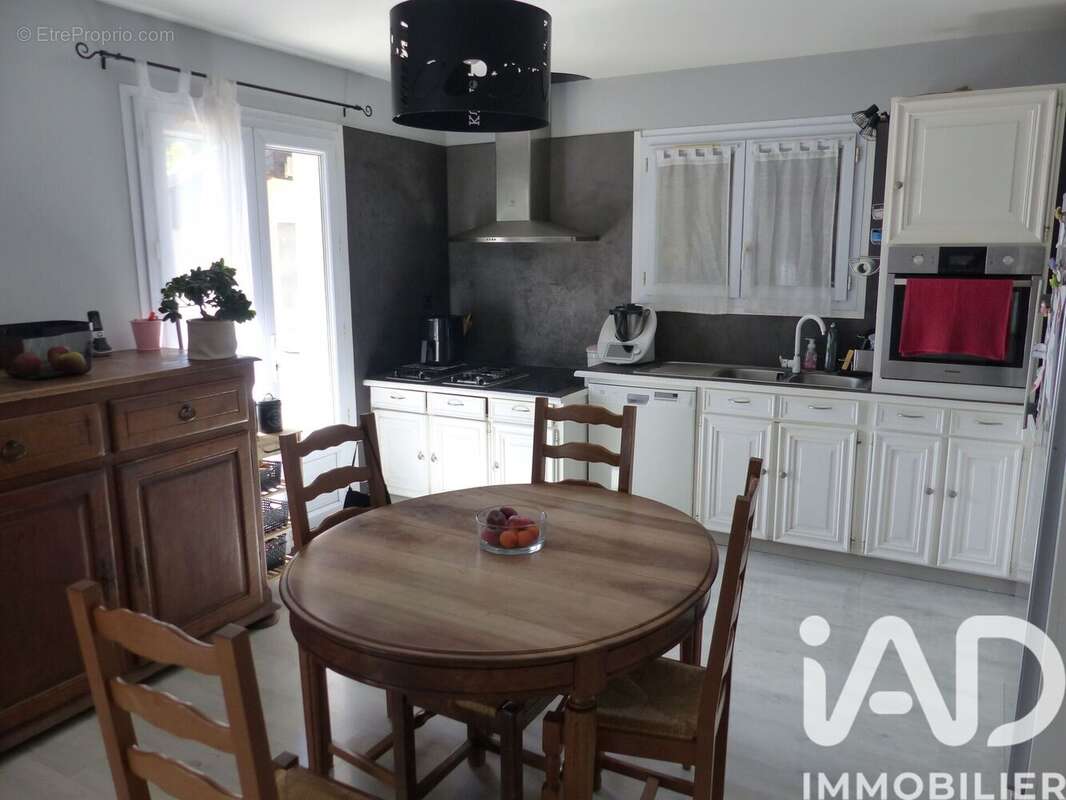 Maison 172 m² à Saint-Pierre-Du-Mont  - photo 3