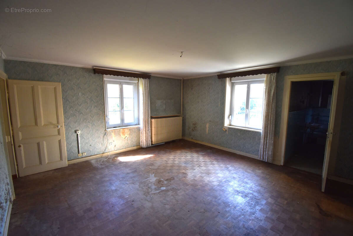 Maison à SAINT-LOUP-SUR-SEMOUSE