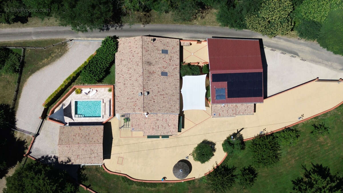 Ensemble immobilier de caractère dans un cadre bucolique - photo 2