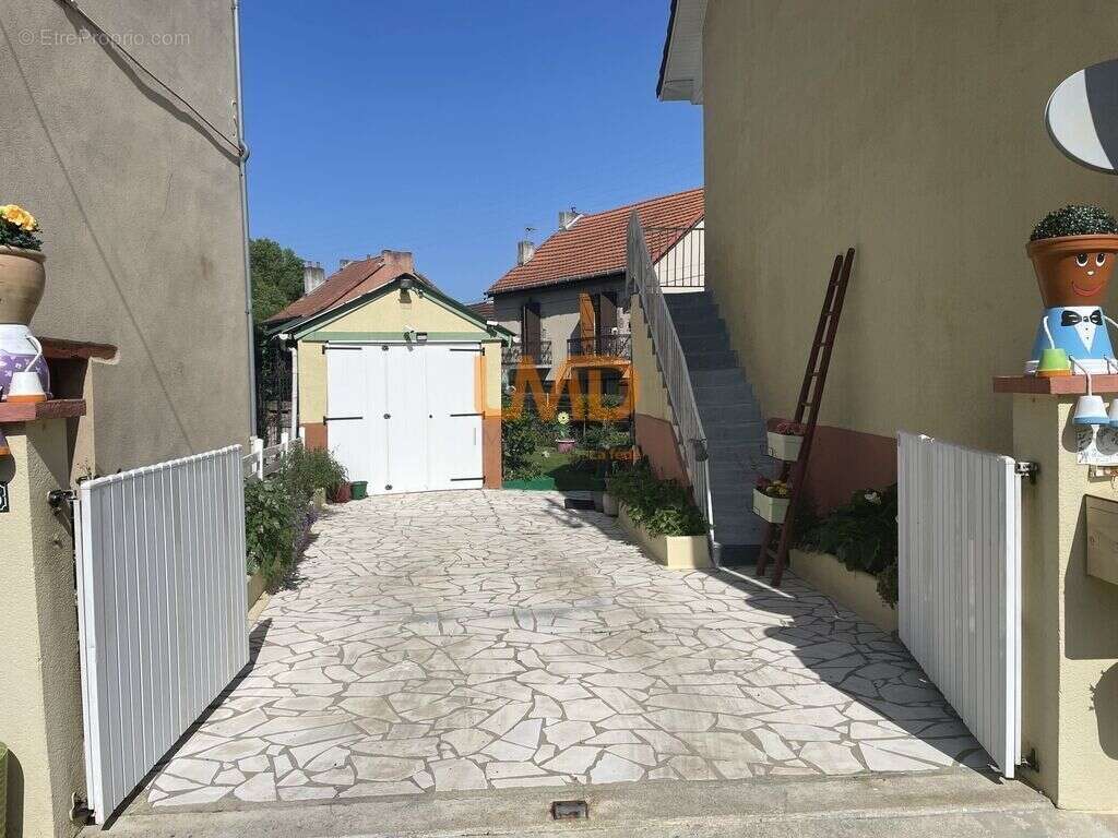 Maison lumineuse avec jardin - photo 8