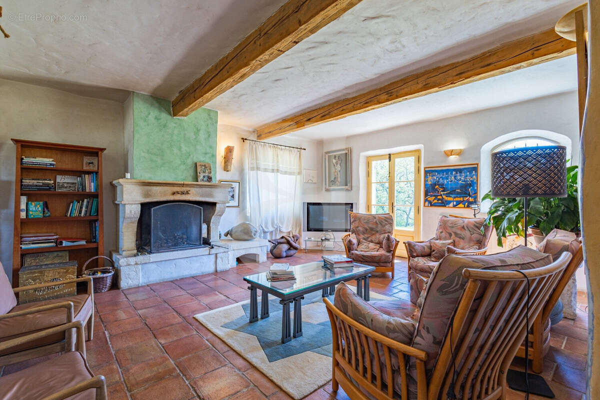 Maison à MENERBES