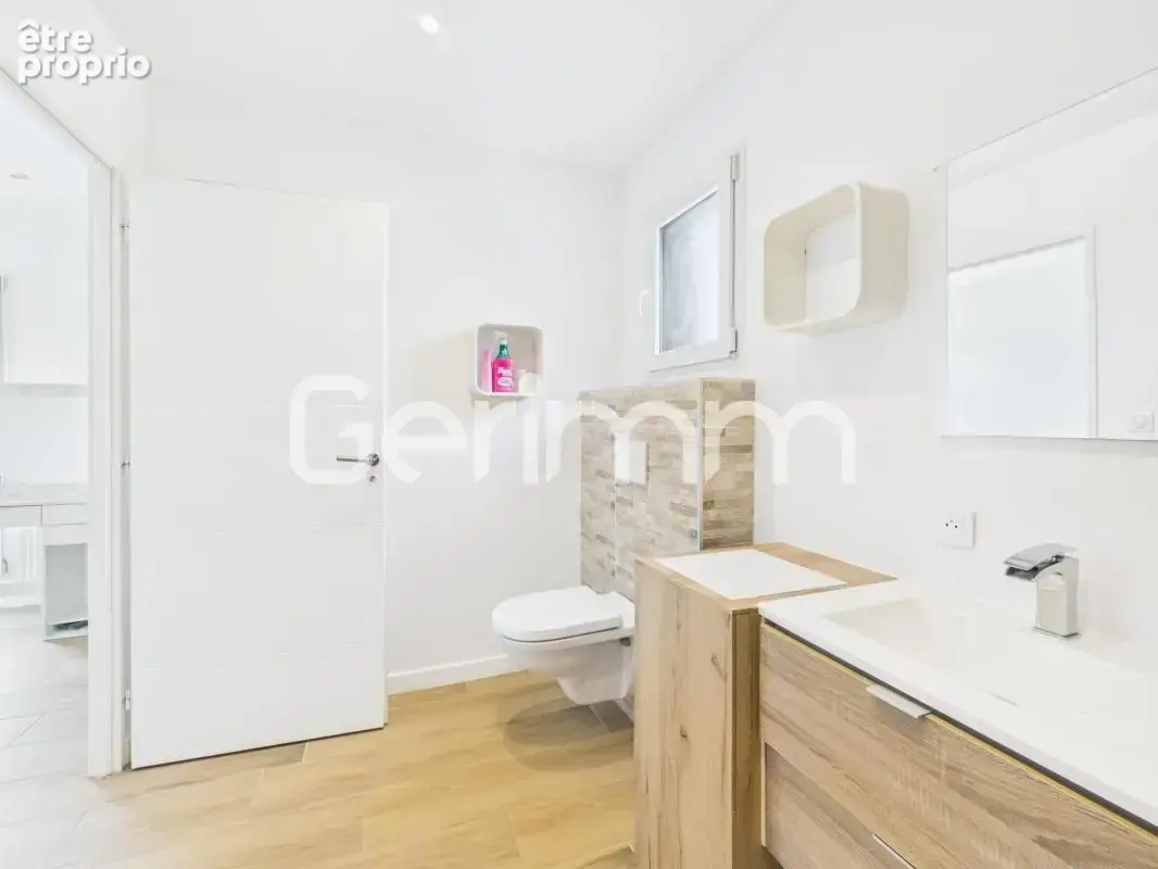 Vente - Maison - 5 pièces + cuisine - 124 m² - 525 000 € - VIF - photo 14