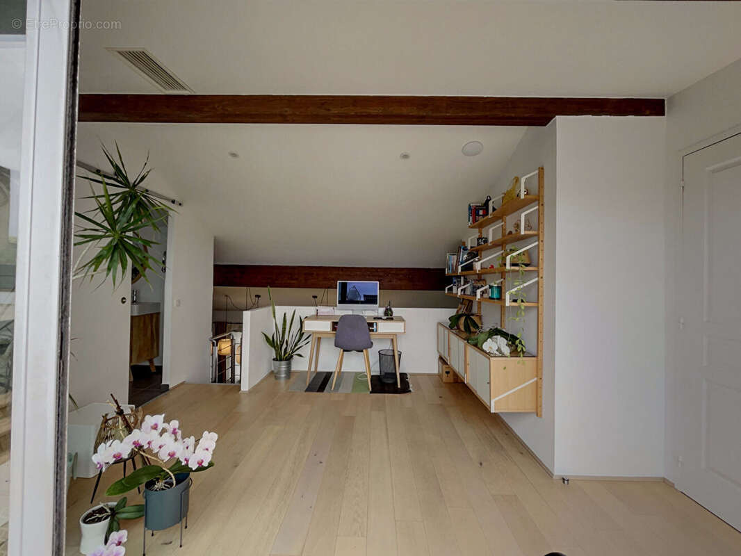 Duplex d'exception avec terrasse de 25m², spa et volumes rares - photo 16