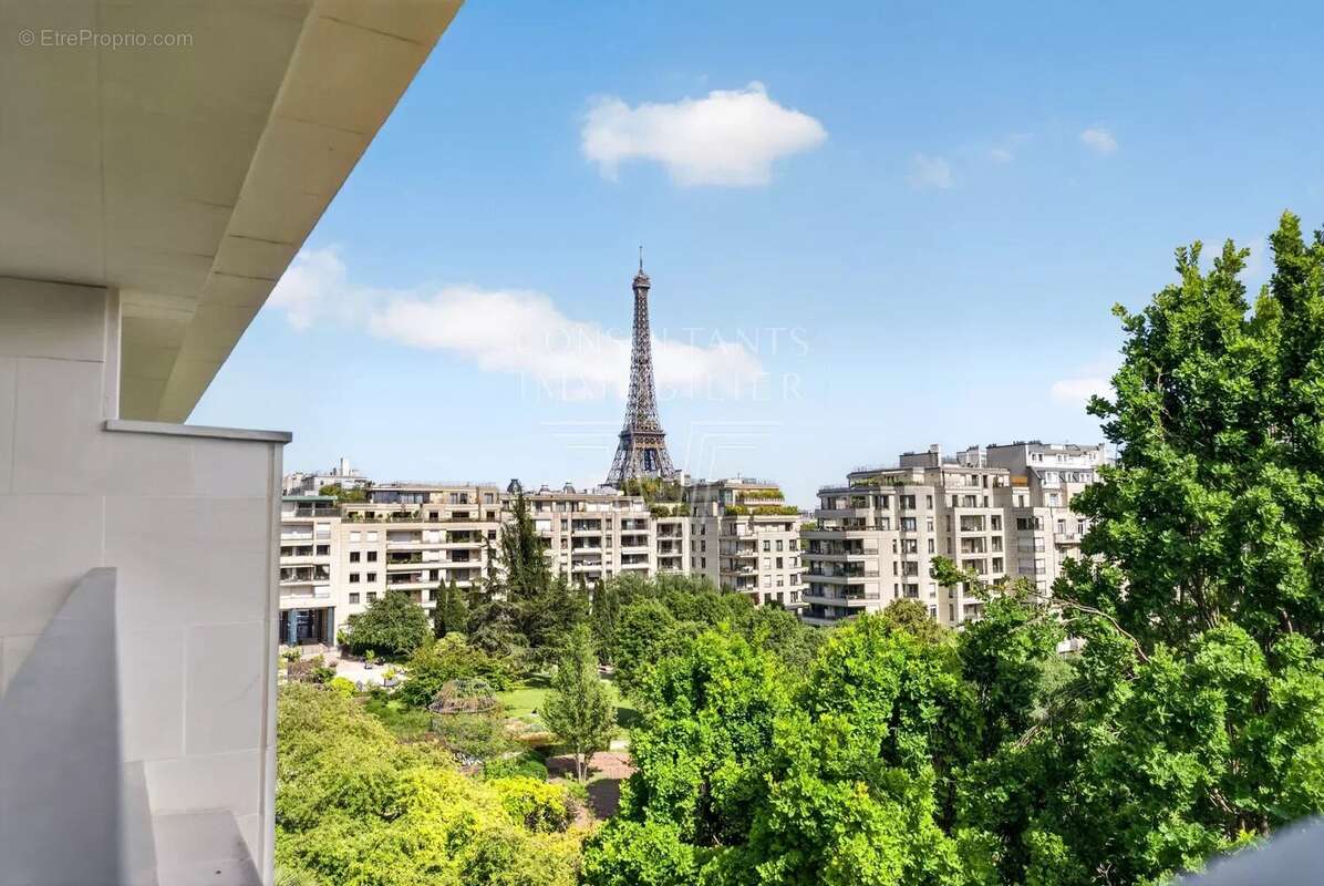 Appartement à PARIS-16E