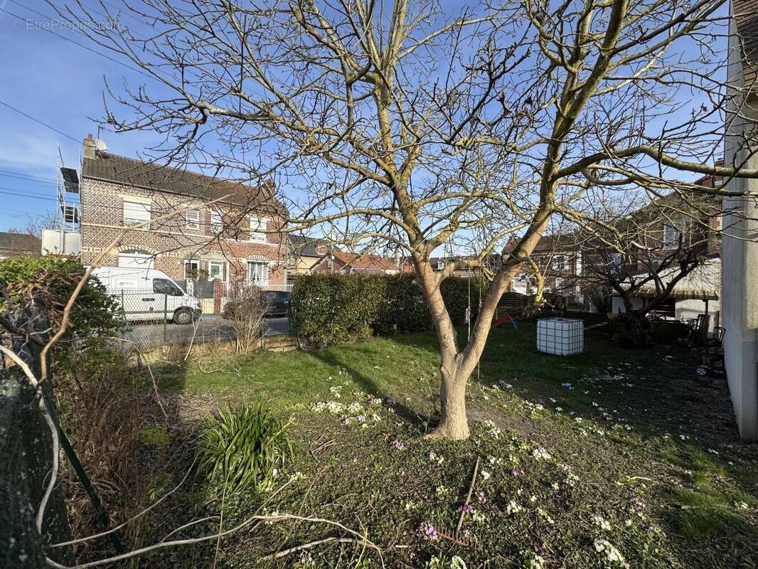 Terrain à MARGNY-LES-COMPIEGNE