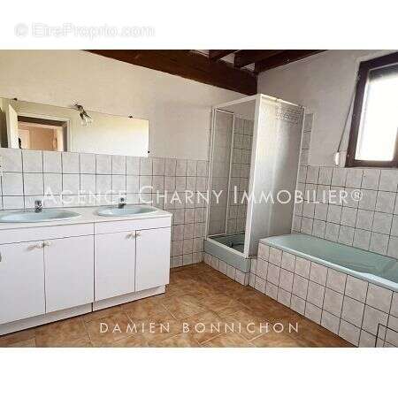 Maison à MONTCORBON