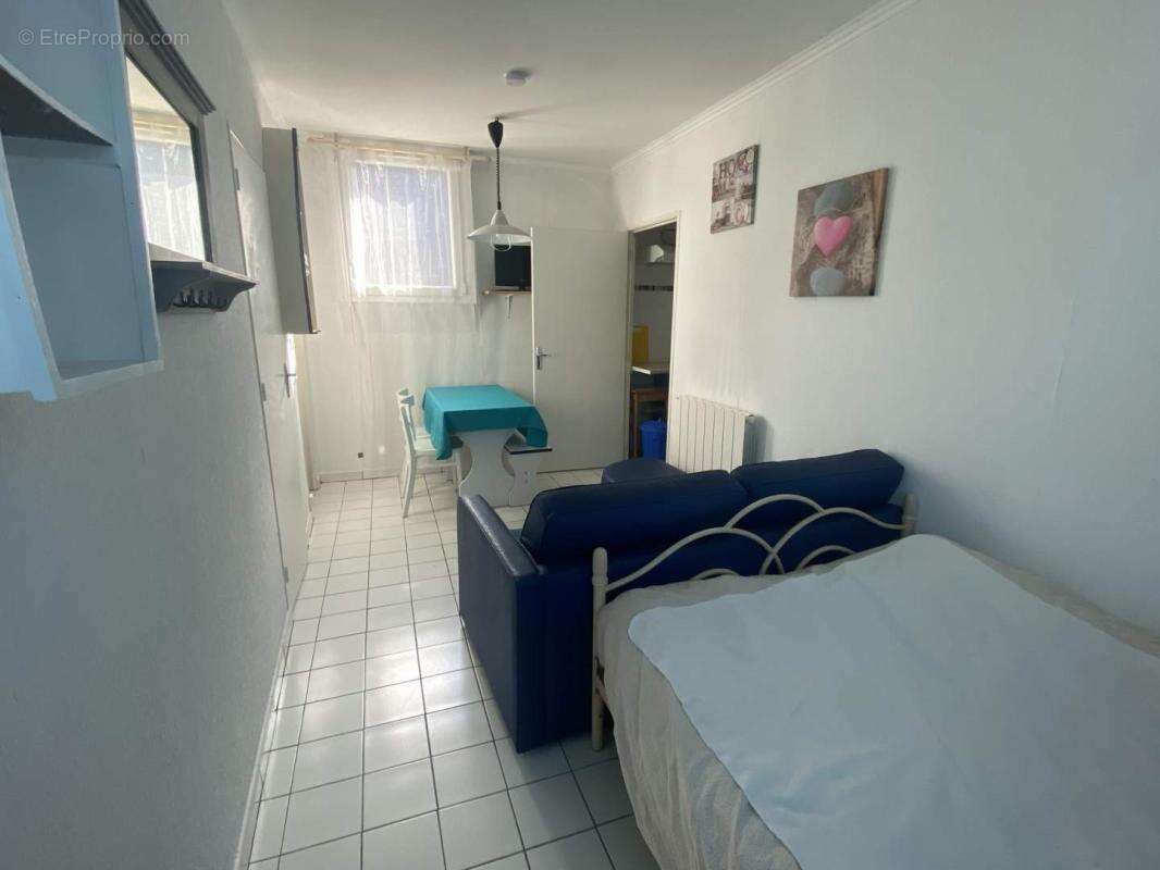 Appartement 338 m² à Fougeres  - photo 12