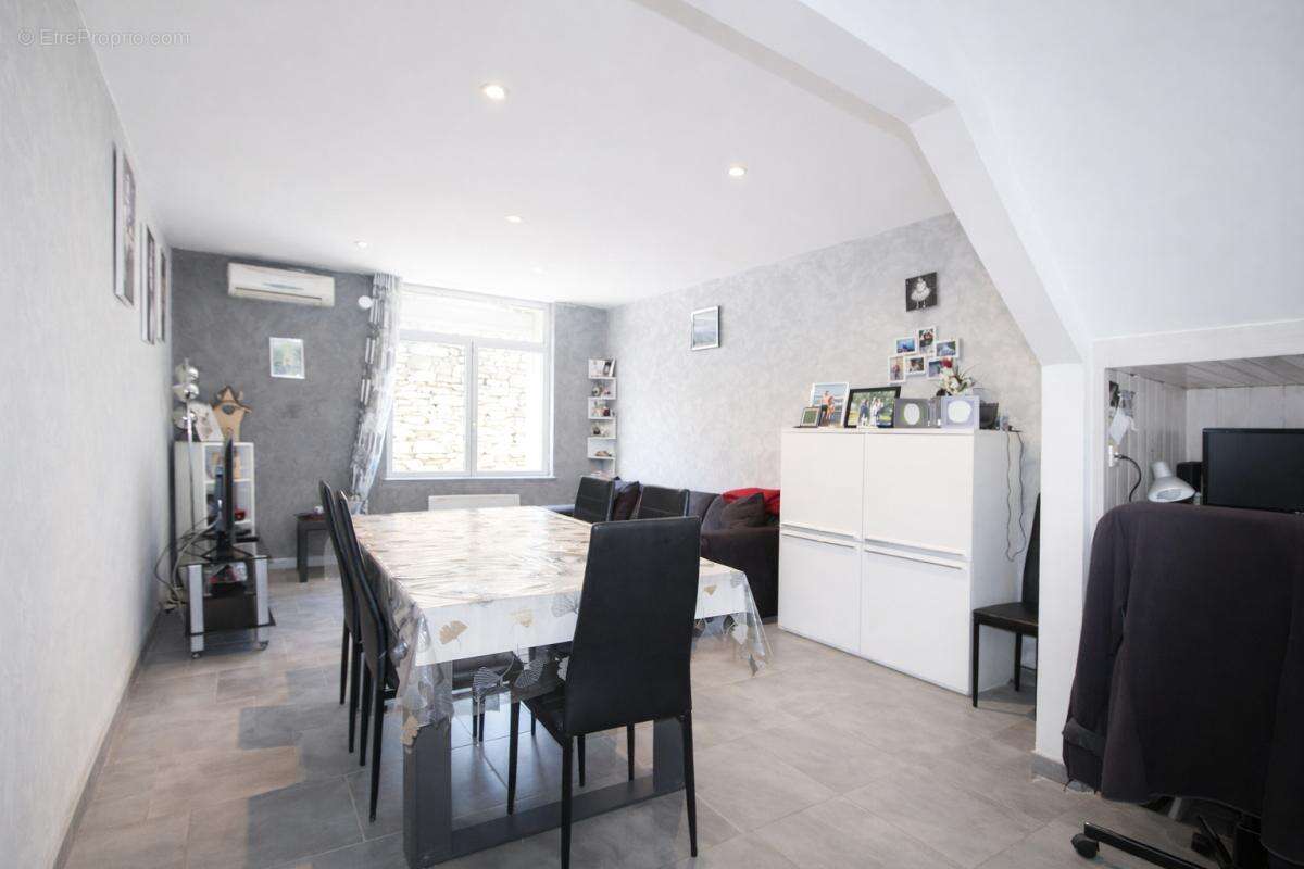 Maison à PEPIEUX