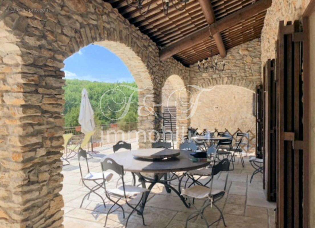 Maison à SIMIANE-LA-ROTONDE