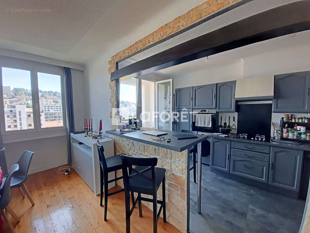 Appartement à SAINT-ETIENNE