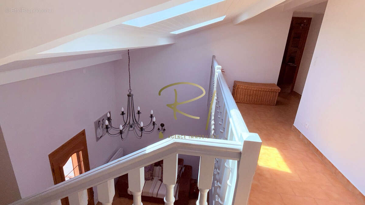 Maison à SAINT-SAUVEUR-DE-CRUZIERES