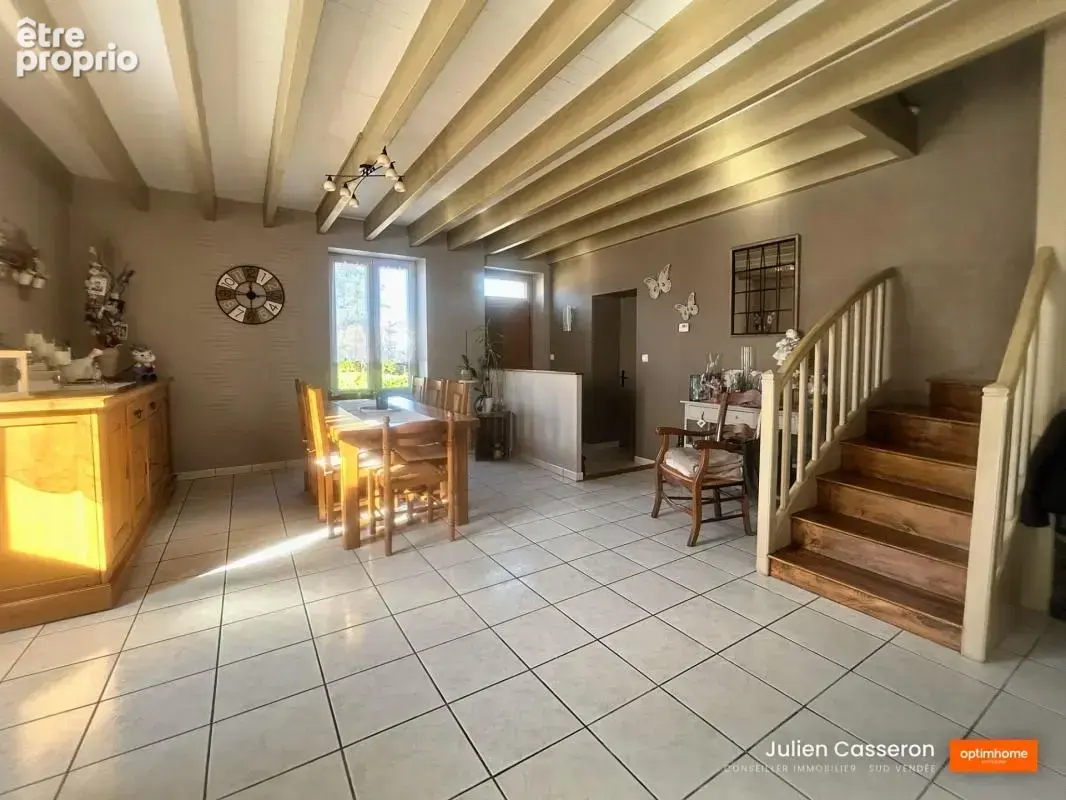 Chantonnay centre – Maison 153 m² – 3 chambres, piscine et garage - photo 3
