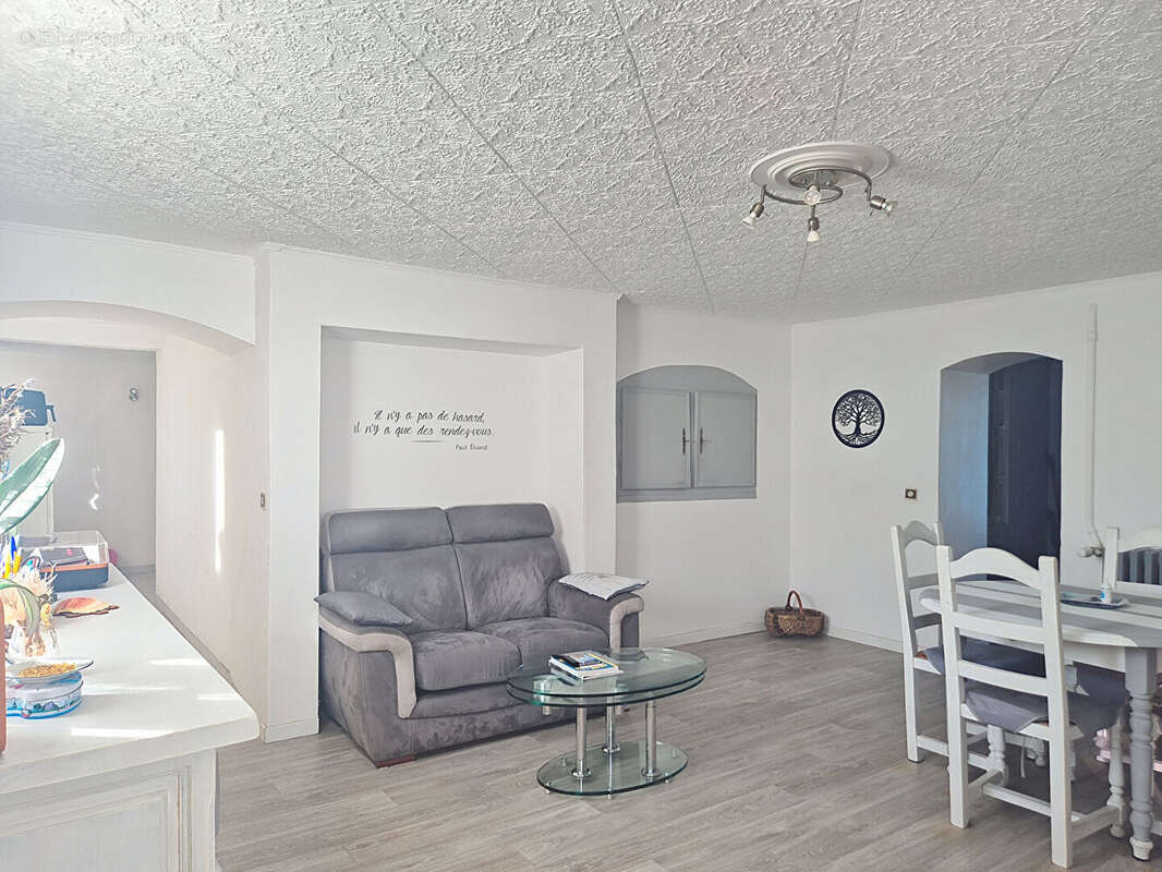 Maison à CHICHEBOVILLE